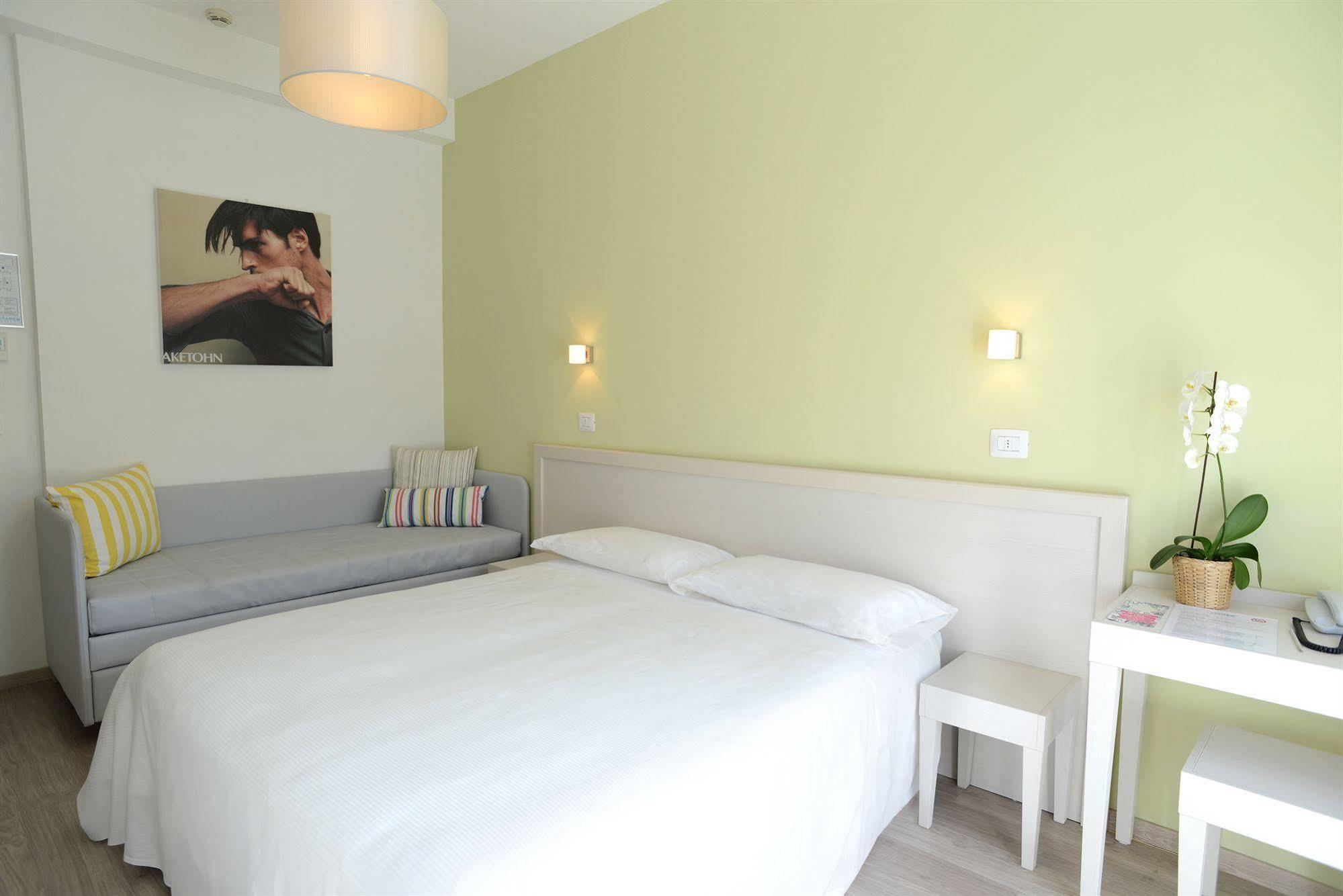 Maree Hotel เชเซนาติโก ภายนอก รูปภาพ