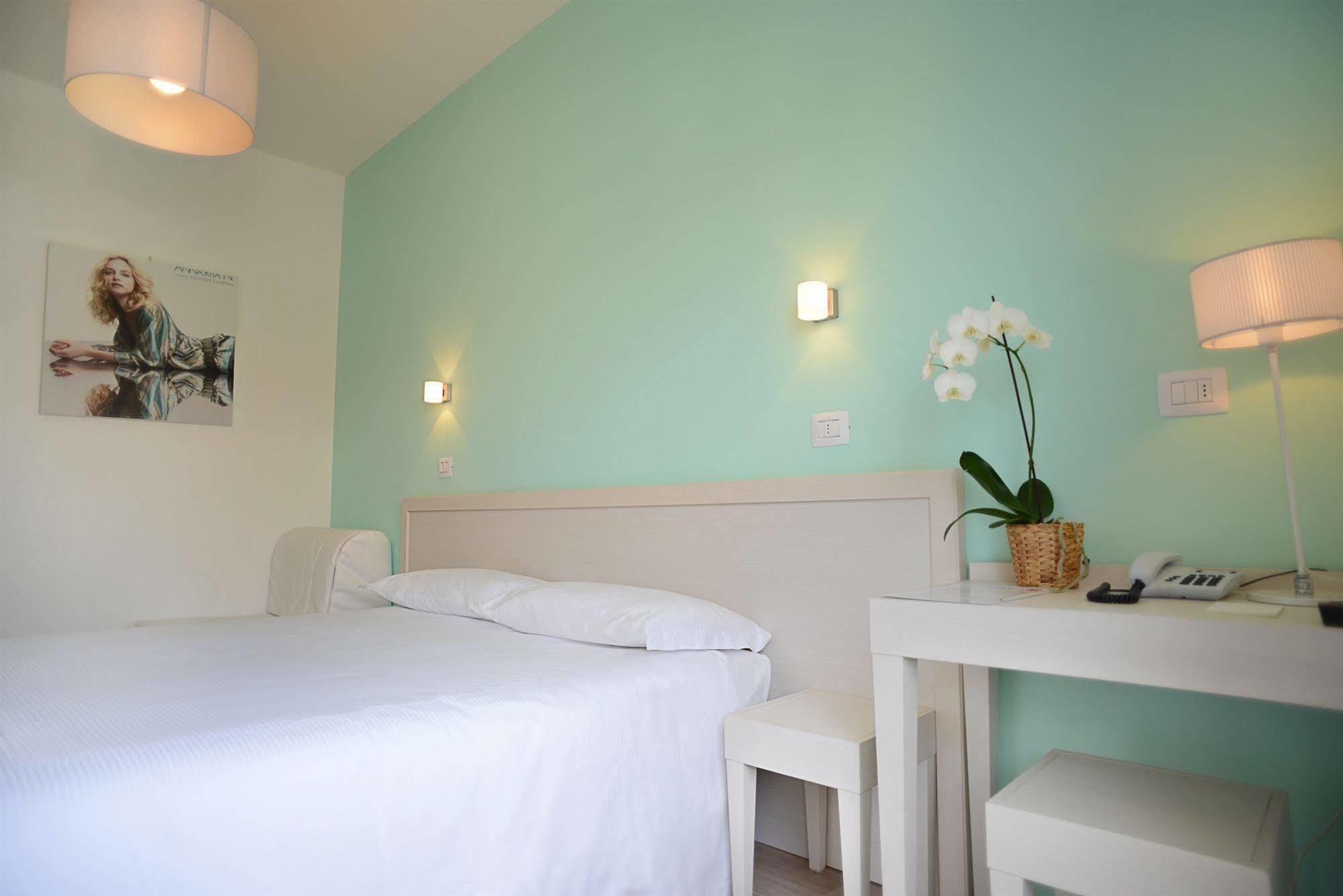 Maree Hotel เชเซนาติโก ภายนอก รูปภาพ